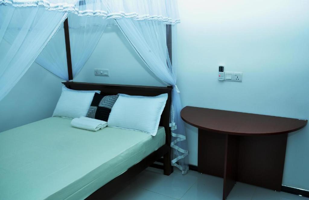 Nh Rest House Мириса Екстериор снимка