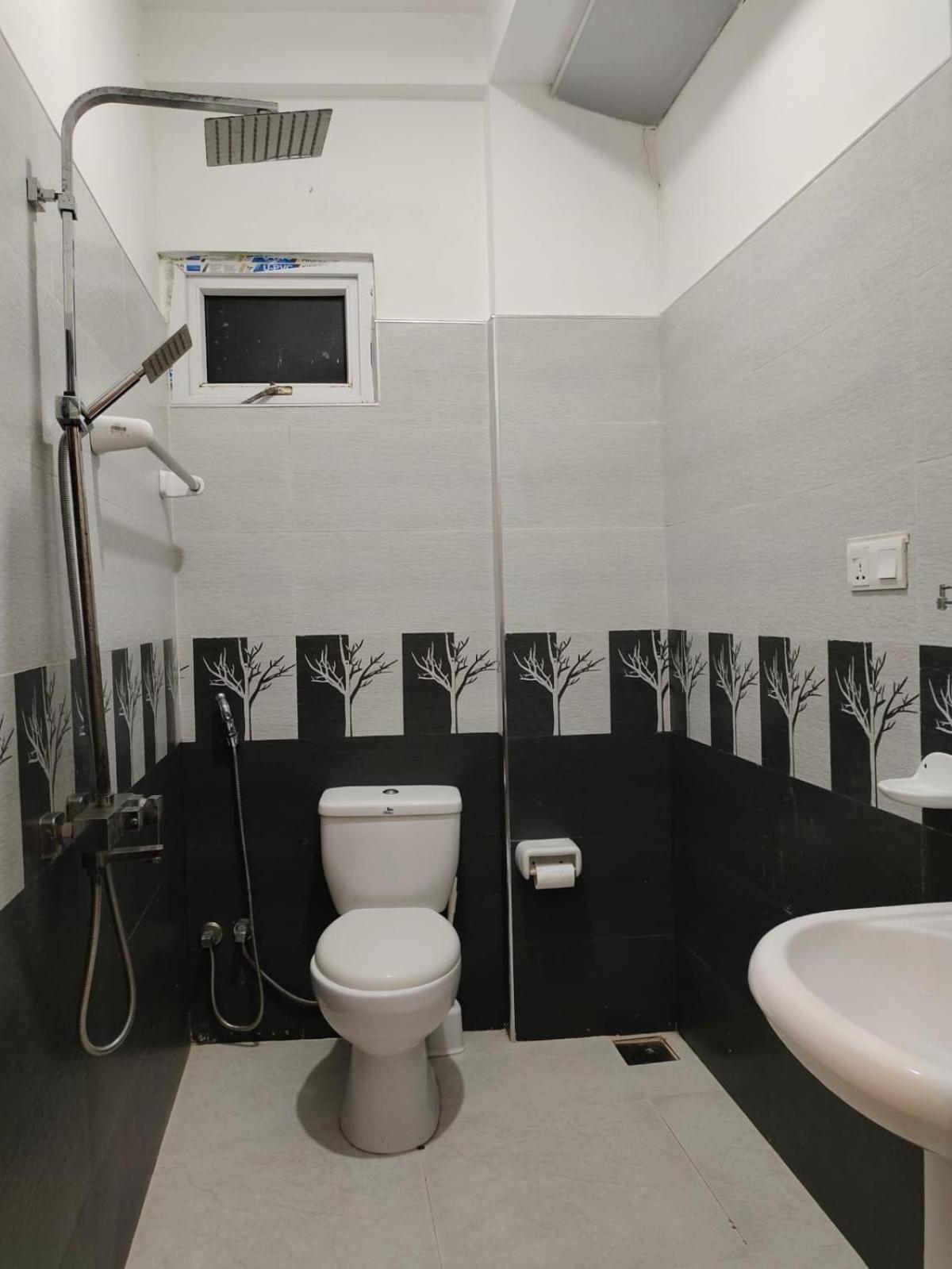 Nh Rest House Мириса Екстериор снимка