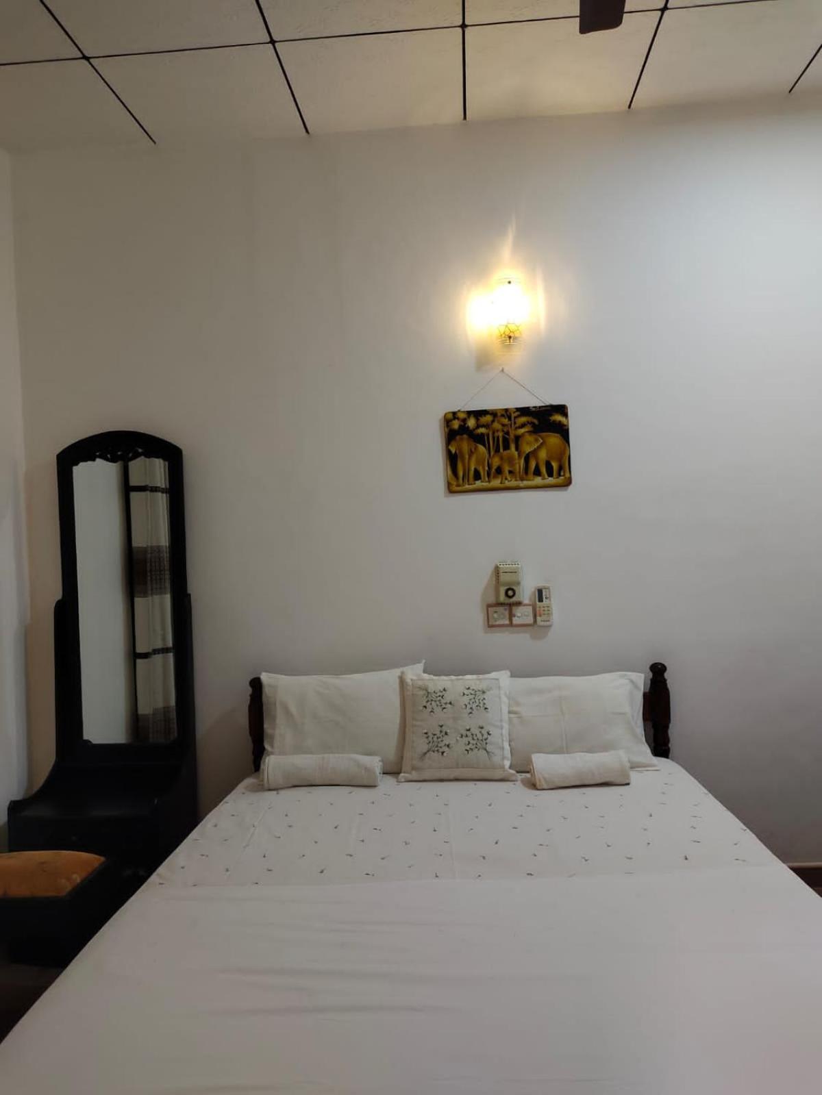 Nh Rest House Мириса Екстериор снимка